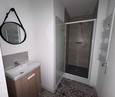 A LOUER CENTRE SIGEAN T2 ENTIEREMENT RENOVE - Photo 5