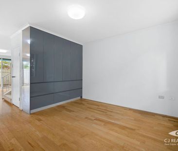 Quality Full Brick Townhouse in a Prime Lifestyle Location - Photo 2