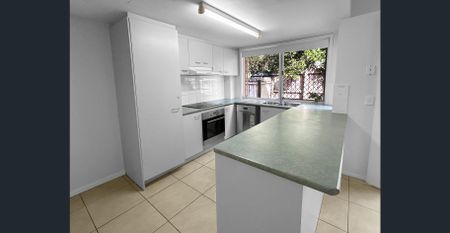 TOWNHOUSE IN PRIME GOLD COAST LOCATION - Photo 5