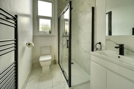 4 bedroom apartment to rent - Photo 3