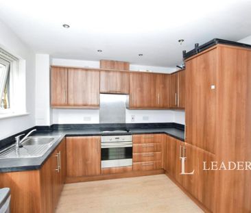 2 bedroom flat to rent - Photo 2