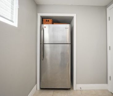 For Lease - 2444 WOBURN Crescent, Oakville, Ontario - Photo 3