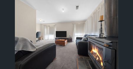 Living In The Heart Of Craigieburn!!!! - Photo 2