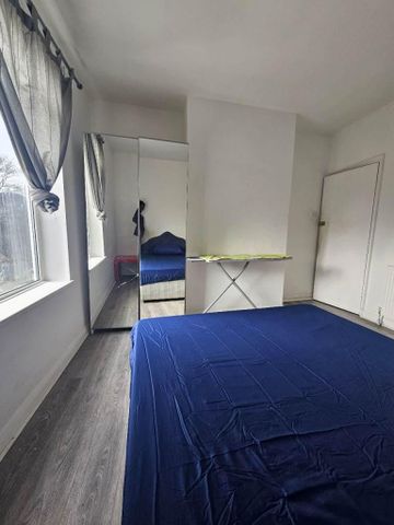 1 bedroom in a house share to rent - Photo 2