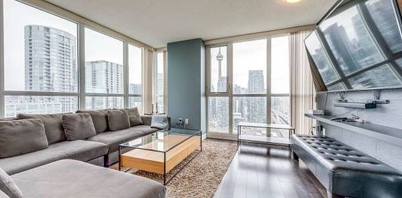 Stunning Large 2 Bed, 2 Bath Corner Suite with Best-in-City CN Tower a - Photo 2