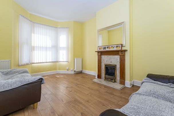4 bedroom semi-detached house to rent - Photo 1