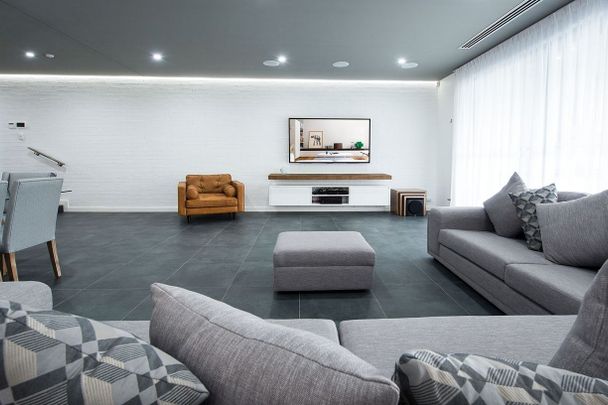 Stunning four bedroom home only minutes walk to Cooks River and parklands. - Photo 1