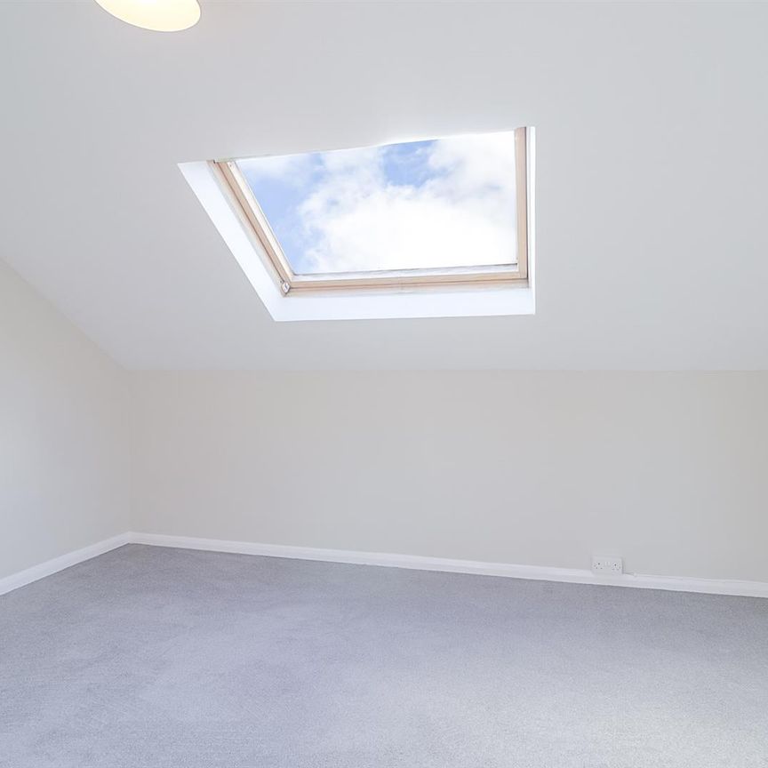 A 2 Bedroom Flat in Central Cheltenham GL53 7RB - Photo 1