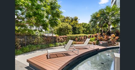 Luxury 3 Bedroom Apartment in Multi Award-Winning 'Waters Edge' Complex - Photo 4