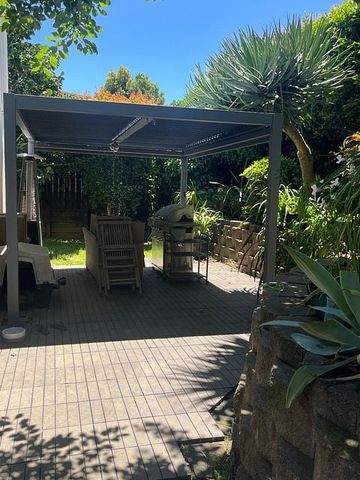 Charming 3BR Home in Bucklands Beach - Photo 3