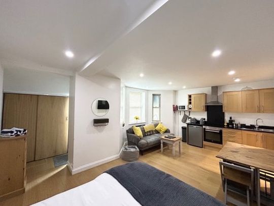 West Hill Road, Bournemouth - Photo 1