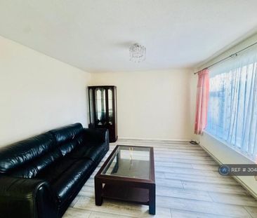3 bedroom end of terrace house to rent - Photo 1