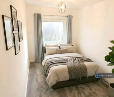 2 bedroom flat to rent - Photo 2