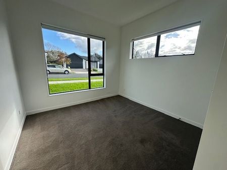 Spacious 5BR Milldale Gem w/ Garden! - Photo 4