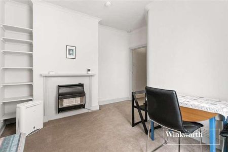 Market Place, London, N2 - Photo 2