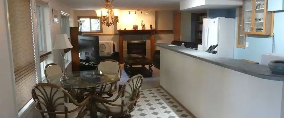 Comfortably newly furnished, garden suite with own entrance and patio | Calgary - Photo 1