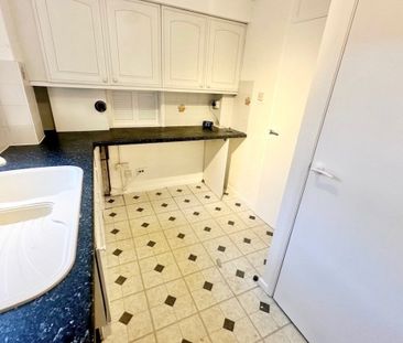 Market Close - Photo 6