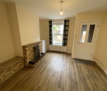 Charming 2 bedroom mid-terrace house with newly fitted kitchen and ... - Photo 5