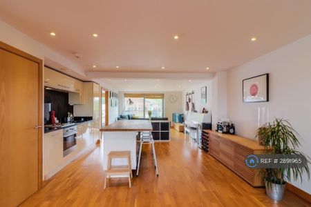 2 bedroom flat to rent - Photo 3