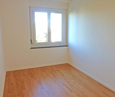 Modern and bright apartment in Regensdorf - Photo 1