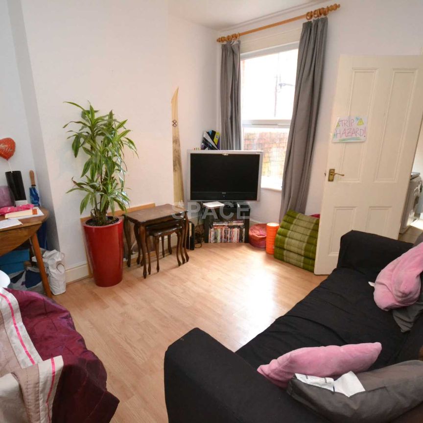 Grange Avenue, Reading, Berkshire, RG6 1DL - Photo 1