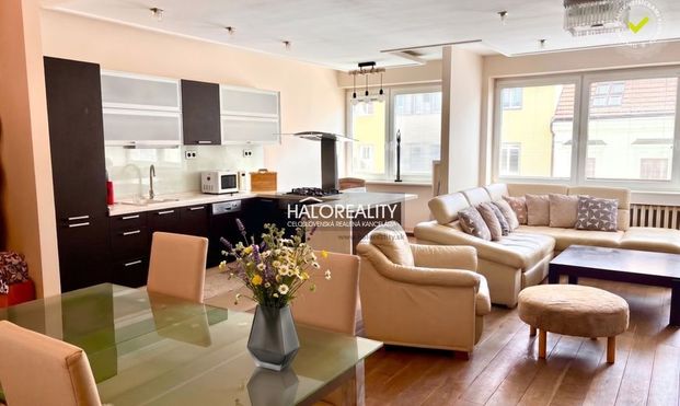 HALO reality - Prenájom, trojizbový byt Trnava, centrum mesta - s garážou - Photo 1