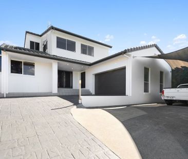 Comfortable Family Living in a Prime Hollywell Location - Photo 3