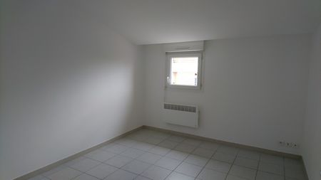 Location - Appartement T3 en duplex de 50 m² avec terrasse - Photo 2