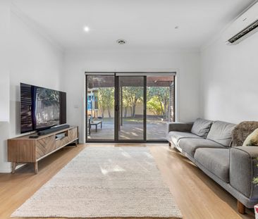 Comfortable Single-Level Living in a Prime Caroline Springs Location - Photo 4