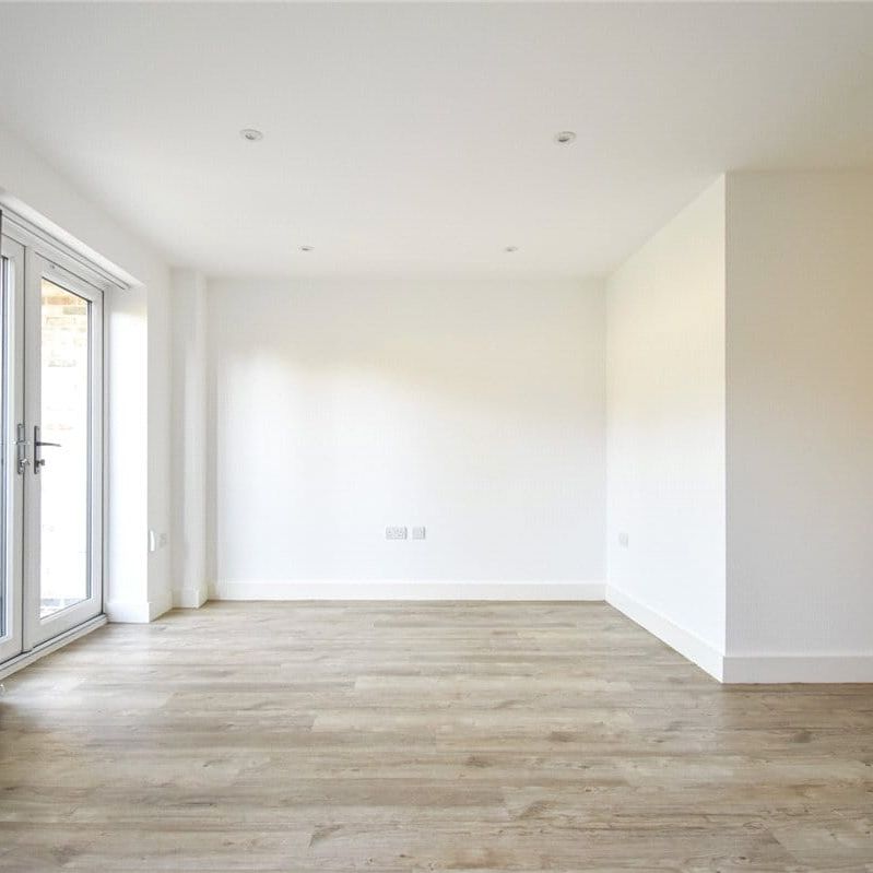 A Stunning 1 bedroom apartment to rent in the desirable south City location offering excellent access to Addenbrookes campus, railway station and ARM. The property also features air-conditioning which has been installed throughout. Unfurnished. - Photo 1
