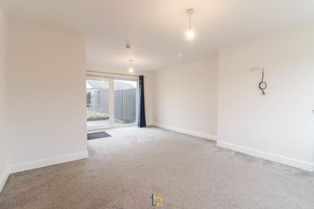 5 bed semi-detached house to rent in Gloucester Crescent, Wigston, LE18 - Photo 2