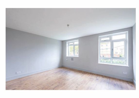 3 Bed Flat, Stafford Court, SW8 - Photo 1