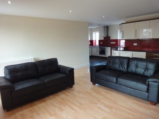 6 Double Bed Apartment in Fantastic Location - Photo 1