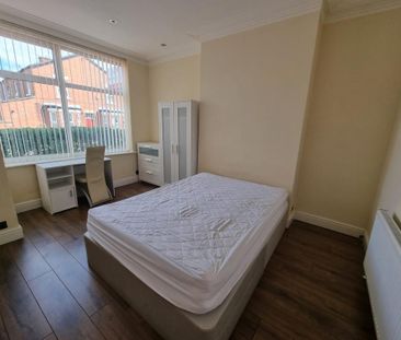 4 bedroom terraced house to rent - Photo 4