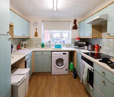 3 bedroom terraced house to rent - Photo 4