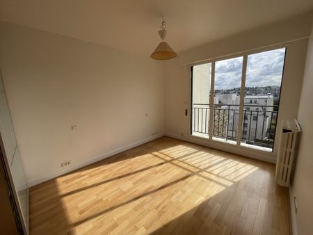 Location Appartement 2 pièces 67m² PARIS 7ème - Photo 2