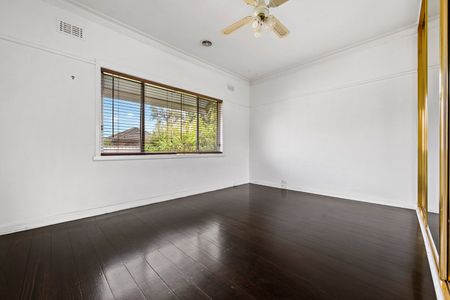 16 Shanley Street, Pascoe Vale VIC 3044 - Photo 4