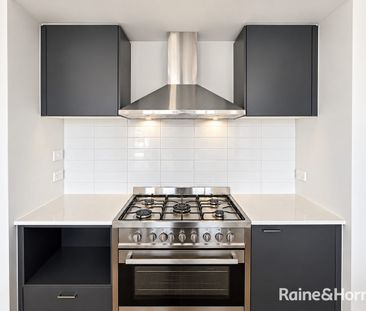 Modern Family Living in Tarneit - Photo 3