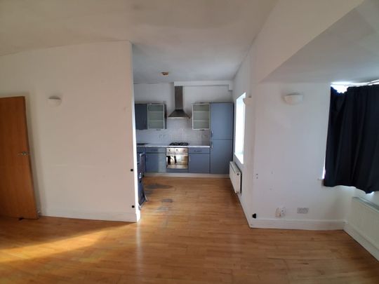 2 Bed Flat, Burnt Ash Hill, SE12 - Photo 1