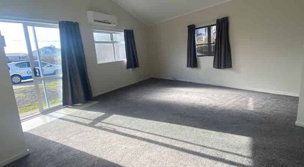 MANUREWA, 2 BEDROOMS - Photo 1