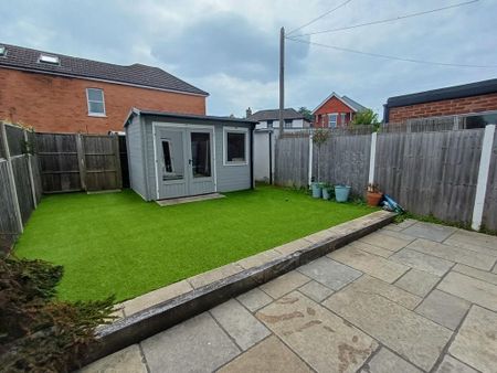 2 bedroom semi-detached house to rent - Photo 2