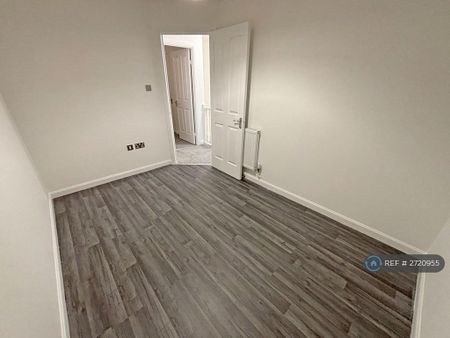 2 bedroom semi-detached house to rent - Photo 2