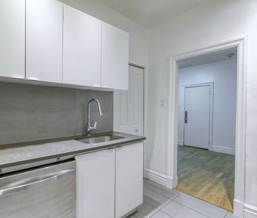 3710-3730 Queen Mary - Photo 2