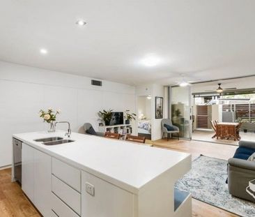 ICEWORKS PADDINGTON - A PERFECT COMBINATION - 3 VERY SPACIOUS BEDROOMS - Photo 1