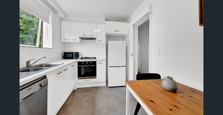 Prized Elwood Address - FULLY FURNISHED - Photo 5