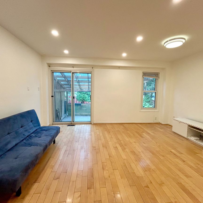 For Lease - 230 Enchanted Hills Crescent, Toronto, Ontario - Photo 1