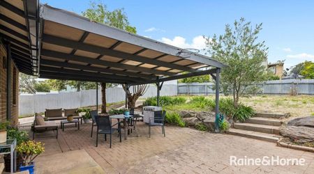 Modern 3 Bedroom Family Home! - Photo 5