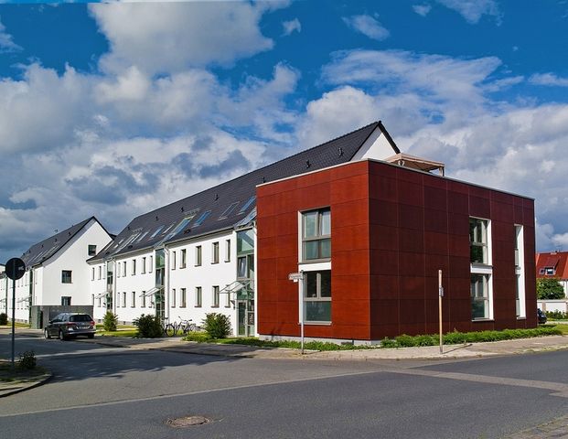 Großzügiger Wohnkomfort: Offener Wohn- und Kochbereich - Photo 1