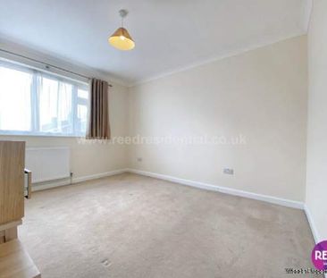 3 bedroom property to rent in Leigh On Sea - Photo 4