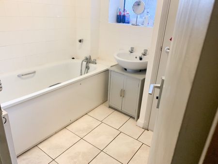 1 Bed Flat, Ledbury House, SE22 - Photo 3